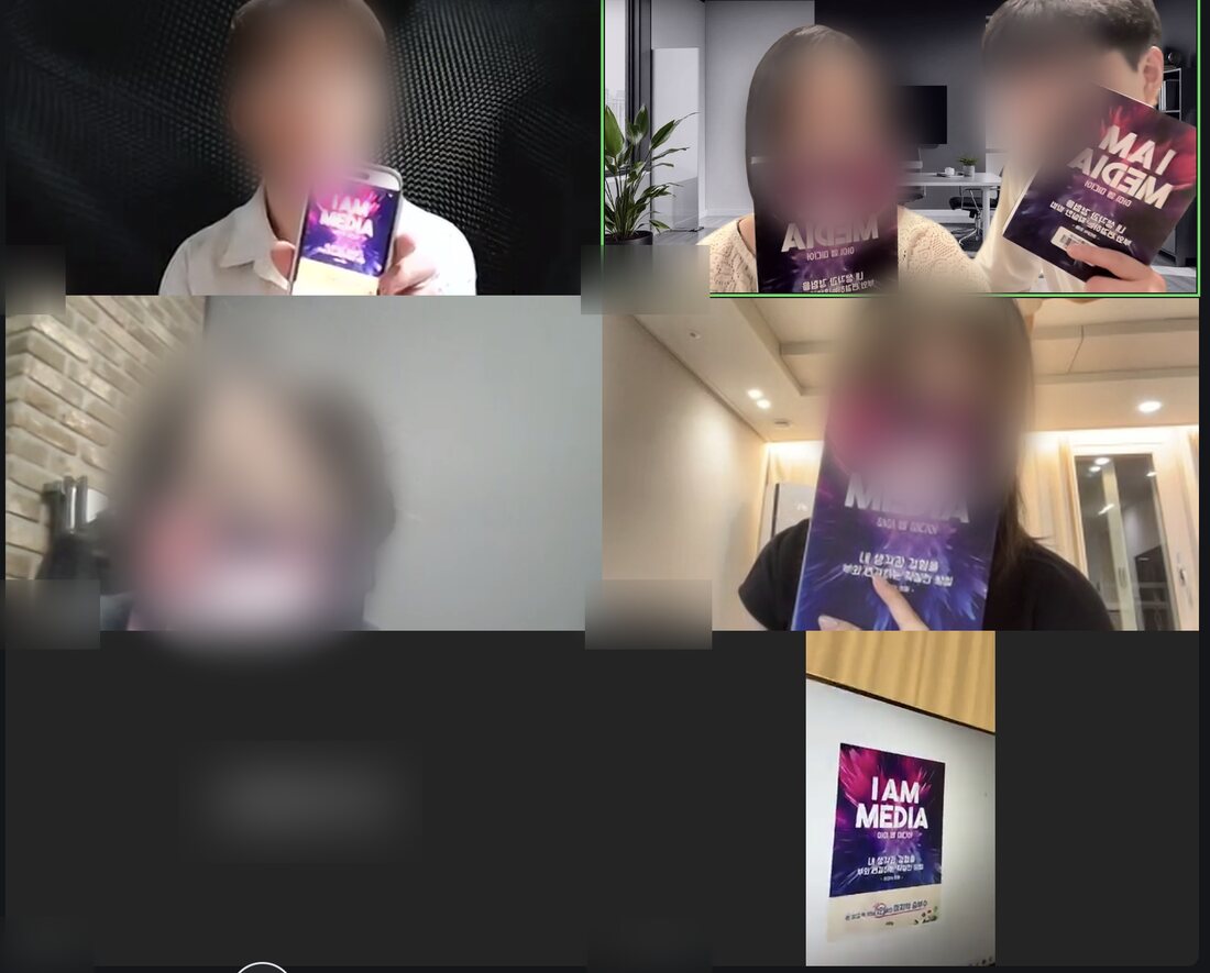 7월 1일 모임을 마치고 멤버들이 『아이 엠 미디어』를 들어 보이는 화상 모임 화면